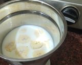A picture of step 2 of Banana shake.