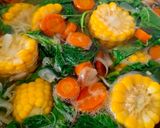 Foto langkah ke 3 dari resep Bening Bayam Wortel Jagung.