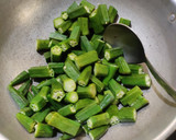 A picture of step 3 of வதக்கி விட்ட வெண்டைக்காய் சாம்பார்(Roasted Bhindi Sambar) (Vendaikkaai sambar recipe in tamil).