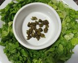 Foto del paso 2 de la receta: Ensalada con crocante de alcaparras fritas