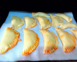 Foto del paso 15 de la receta: Empanadillas de gambas en crema reducida de las mismas cabezas