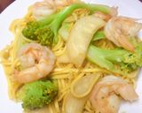 Hình bước làm 6 của món Mì xào tôm nấm