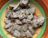 Foto langkah ke 1 dari resep Tumis Brokoli Daging kecap.