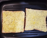 Foto langkah ke 3 dari resep Roti Panggang Oles Bawang Putih.