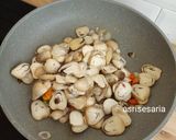 Foto langkah ke 4 dari resep Tumis Jamur.
