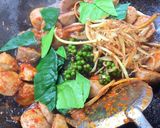 รูปขั้นตอนการทำที่ 4 ของ ผัดเผ็ดลูกชิ้นเนื้อวัว
