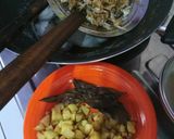 Foto langkah ke 2 dari resep Balado kentang ikan kering 😊👌.