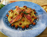 Foto del passaggio 8 della ricetta Purea di ceci, filetti di triglia e ceci croccanti alla paprika