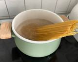 Foto del paso 1 de la receta: Spaghettis con salsa de queso fresco de cabra, verduras y langostinos