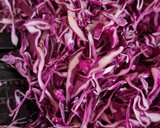 Foto del paso 2 de la receta: Tortilla de repollo morado 🥚