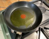 Une image de l'étape 2 de Pois chiches aux champignons et poulet épicé.