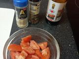 Ensalada de tomate, calabacín y algas wakame