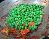 A picture of step 3 of Buttery Green Peas Curry.