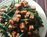 Foto langkah ke 5 dari resep Oseng Tempe Cabai Hijau.