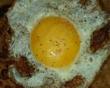 A picture of step 2 of Half fry egg.