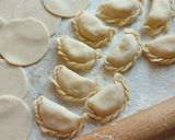Фото кроку 3 до Вареники с картофелем и шкварками.