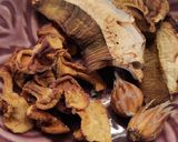 Nagyon erdei, nagyon vegán kora-tavaszi gombaleves recept fázis 1 fotója