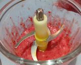 Foto langkah ke 2 dari resep Smoothie Strawberry.
