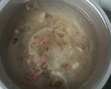 Foto langkah ke 2 dari resep Sayur Bening Wortel dan Gambas.