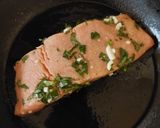 Foto del paso 3 de la receta: Salmon marinado con limón y ajo
