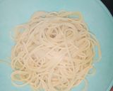 Foto langkah ke 1 dari resep Spaghetti goreng bekal anak.