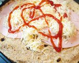 Tortilla lapok sonkával, sajttal töltve recept fázis 2 fotója