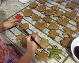 Foto del paso 4 de la receta: Galletas de jengibre navideñas (veganas) 🌱🎄