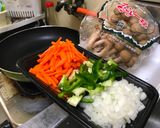 Foto langkah ke 1 dari resep Tumis Jamur Shimeji.