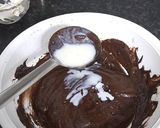 A picture of step 3 of Oreo sandwich cake.