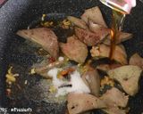 รูปขั้นตอนการทำที่ 6 ของ ตับหมูผัดพริกกระเทียม