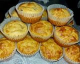 Sajtos-sonkás lilahagymás muffin recept fázis 4 fotója