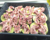 Foto del paso 4 de la receta: Chuletas de cordero con piñones
