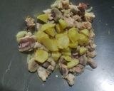 Foto langkah ke 2 dari resep Tumis Kentang & Jeroan Kambing.