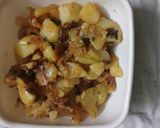 A picture of step 3 of Pyaz k aloo.