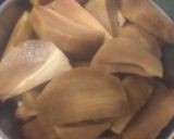 A picture of step 2 of Chikoo millkshake (sapodilla).