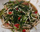 Foto langkah ke 4 dari resep Tumis Kangkung Tauge Saus Tiram.