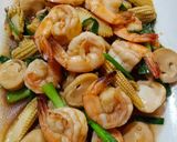 รูปขั้นตอนการทำที่ 3 ของ กุ้งผัดข้าวโพดอ่อน