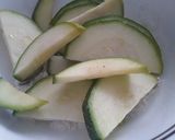 Foto del paso 1 de la receta: Calabacines salteados con salsa agridulce y arroz!!! 🥒🌶🍱🥗🍚