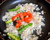 A picture of step 3 of Egg kothu idly.