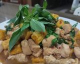 Foto langkah ke 4 dari resep Ayam & Tahu Tumis Kemangi.