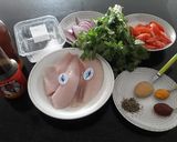 Foto del paso 1 de la receta: Pescado Saltado a lo Carmelita