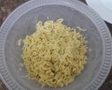 A picture of step 2 of Indomie Pizza.