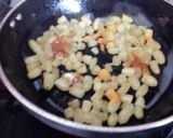 A picture of step 2 of Khatti meethi angur chutney (grapes).
