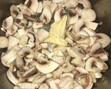 Krewetkowa zupa Tom-Yum z warzywami i pieczarkami krok przepisu 2 zdjęcie