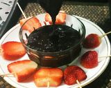 अखरोट चॉकलेट स्ट्रॉबेरी स्टिक(Akhrot chocolate strawberry stick recipe in Hindi) रेसिपी चरण 3 फोटो