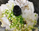 Hình bước làm 1 của món Chả Mực Hành Lá