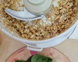 Foto del paso 2 de la receta: Salsa Pesto adaptada para Argentina 🇮🇹 🇦🇷 albahaca, ajo, nuez, queso y aceite de oliva VE