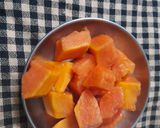 A picture of step 1 of Papaya Shake.