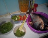 Foto langkah ke 1 dari resep Ikan bawal kuah kuning asam campur kacang panjang ala zizi.