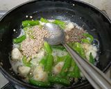 A picture of step 2 of Jawarichi Thecha Bhakri.